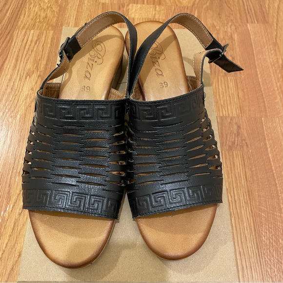 Brand new size 39 (US 8-8.5) Biza Olivia sandals. Soft genuine black leather. - Picture 7 of 11